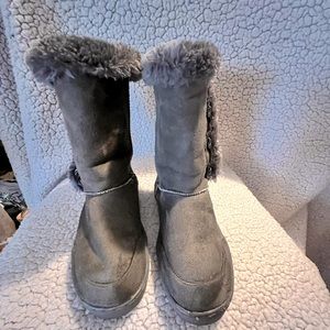 No Brand, 6/7 size, gray color.